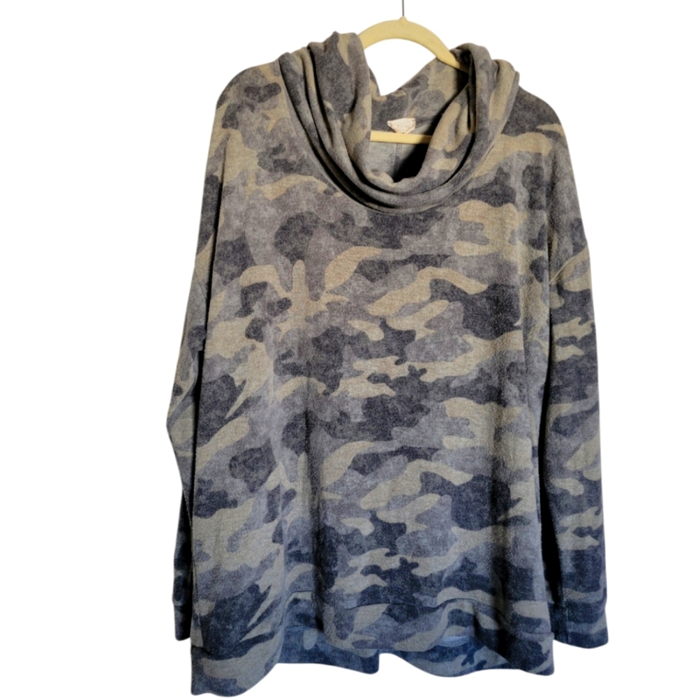 Camo loose turtle neck sweater sz 2xl